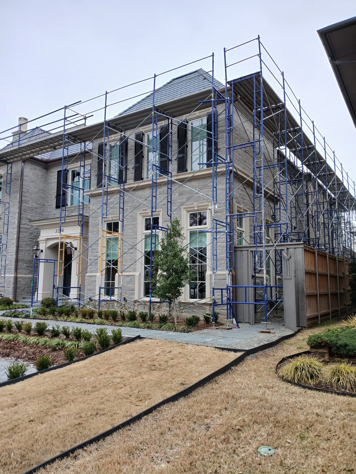 Roofer fall-protection scaffolding 19