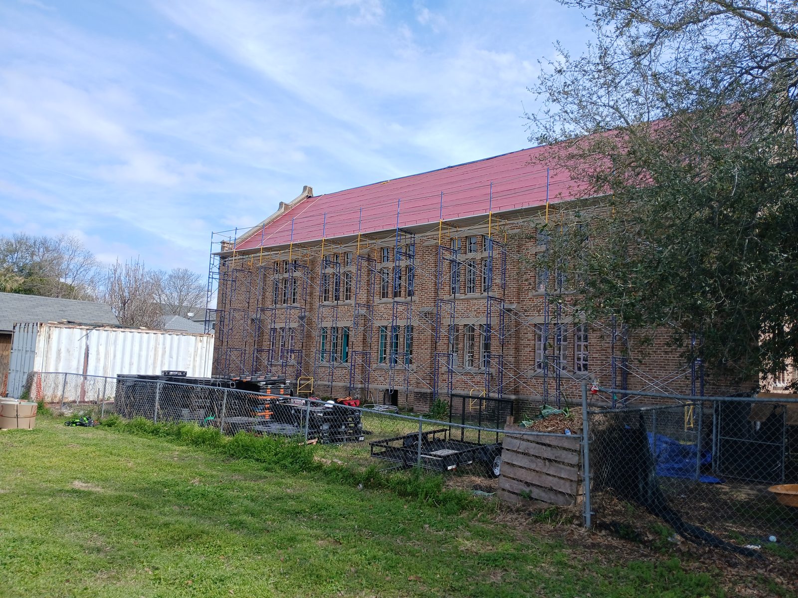 Roofer fall-protection scaffolding 17