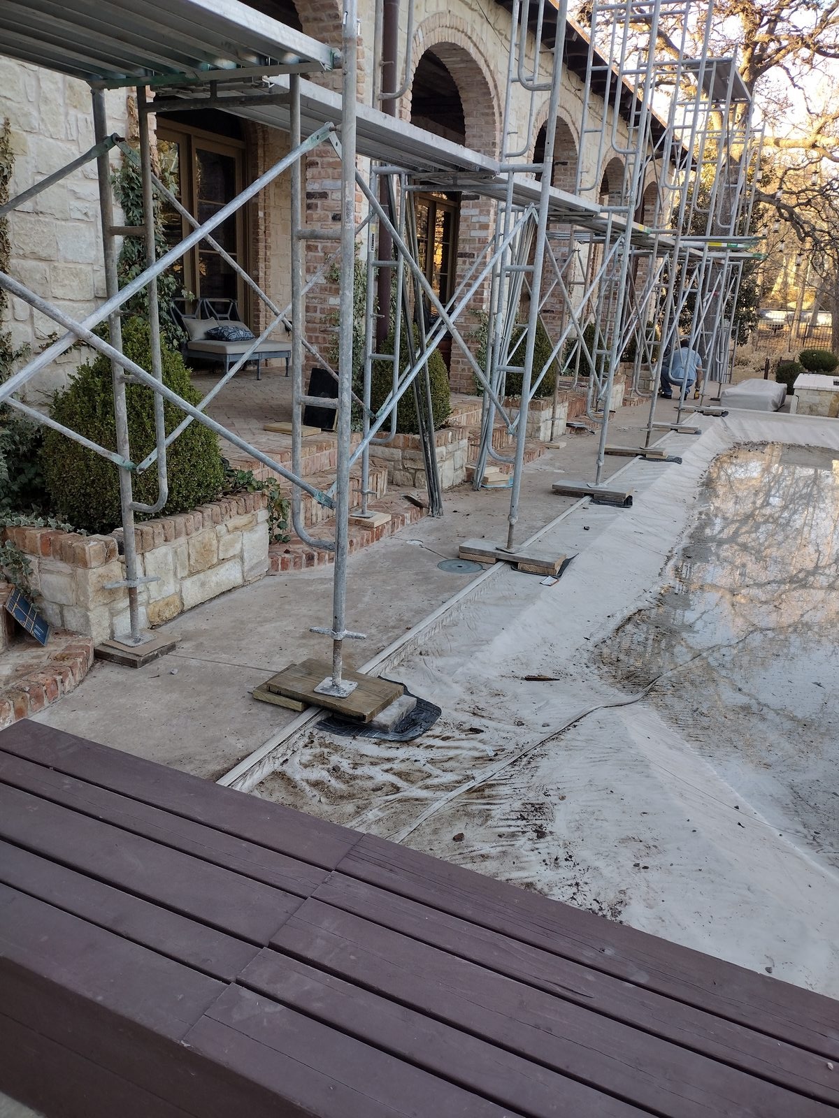 Roofer fall-protection scaffolding 12