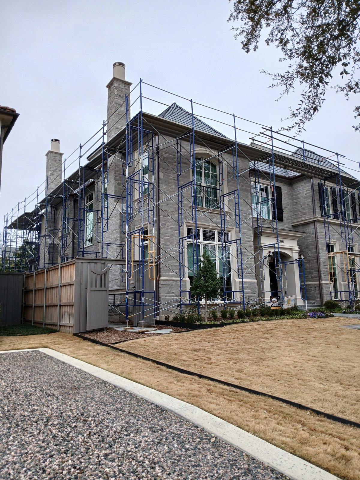 Roofer fall-protection scaffolding 24