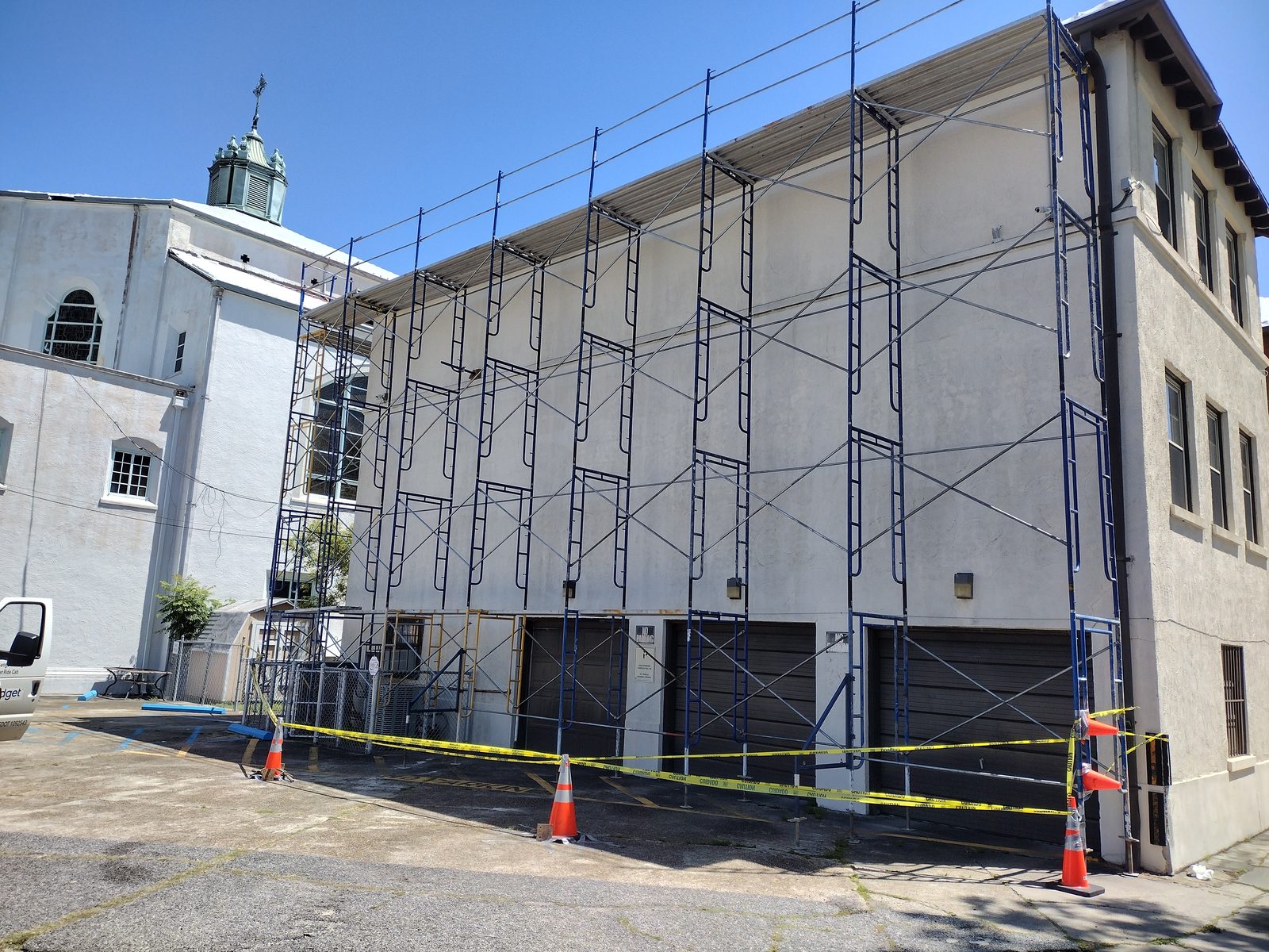 Roofer fall-protection scaffolding 11