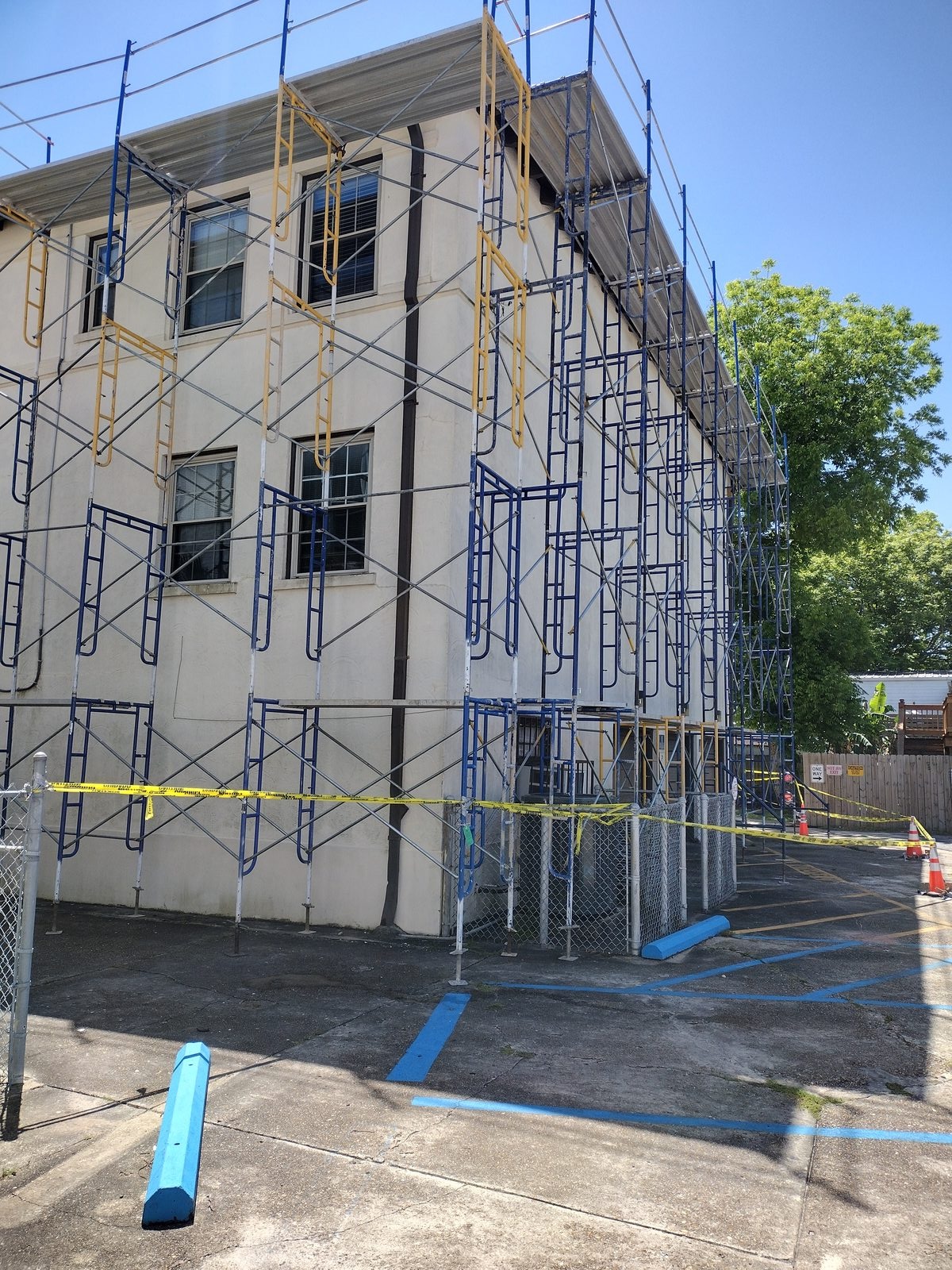 Roofer fall-protection scaffolding 5