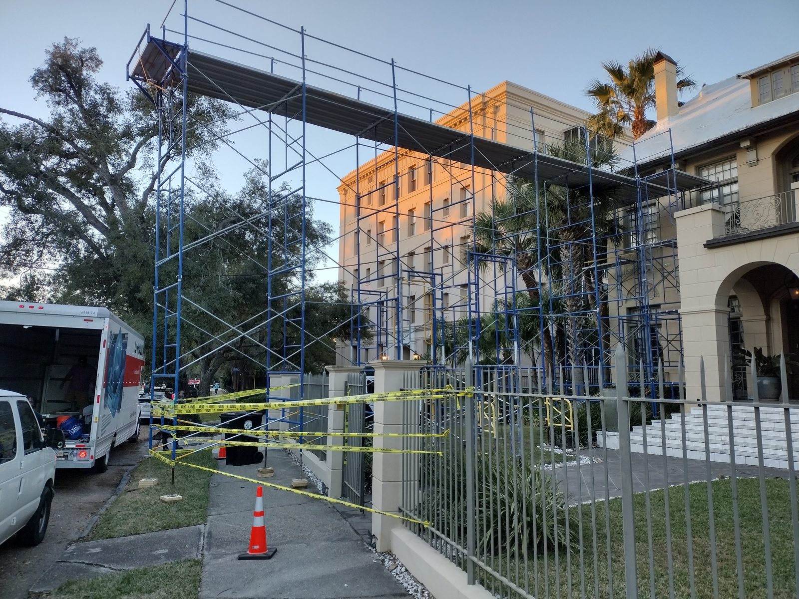 Roofer fall-protection scaffolding 10