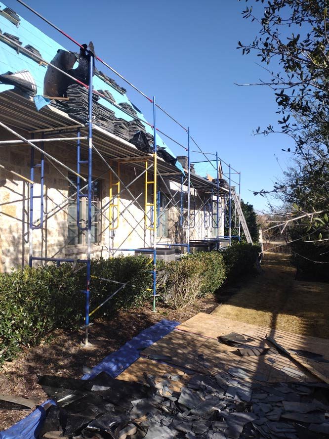 Roofer fall-protection scaffolding 2